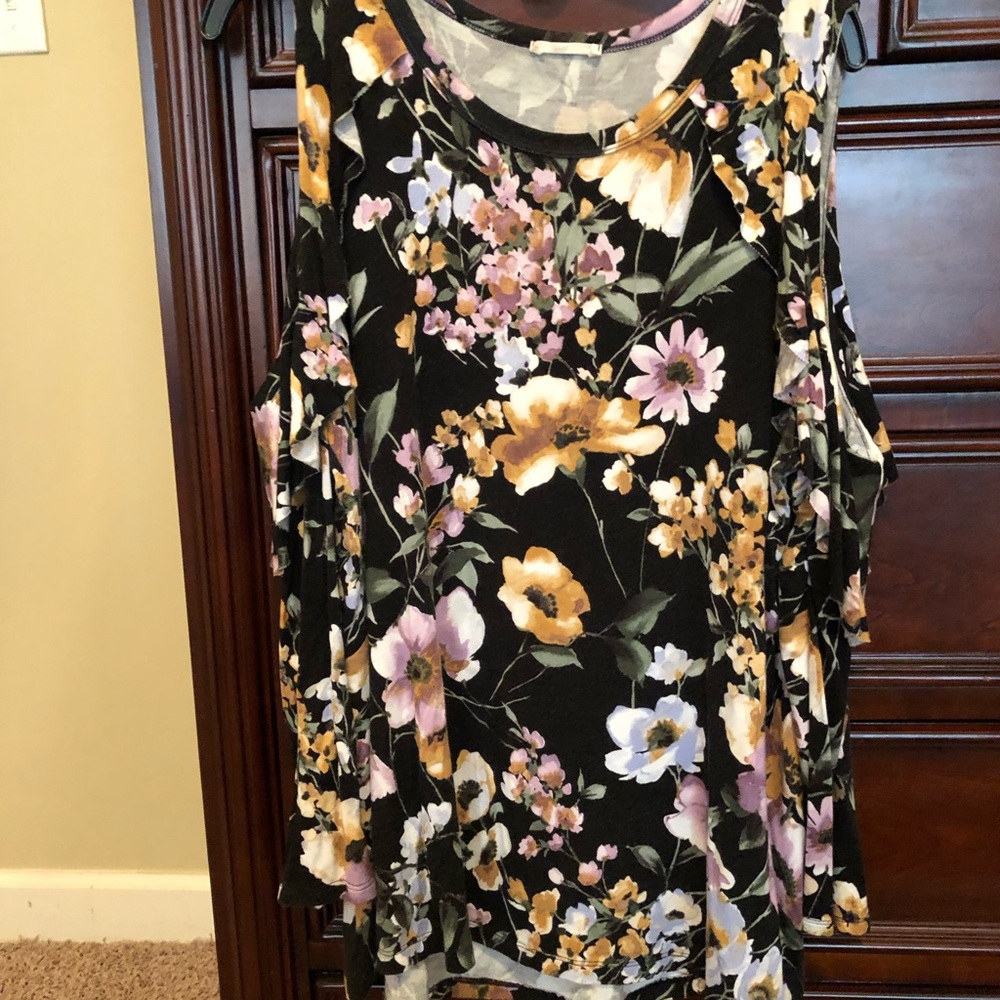 Floral cold should ruffled top